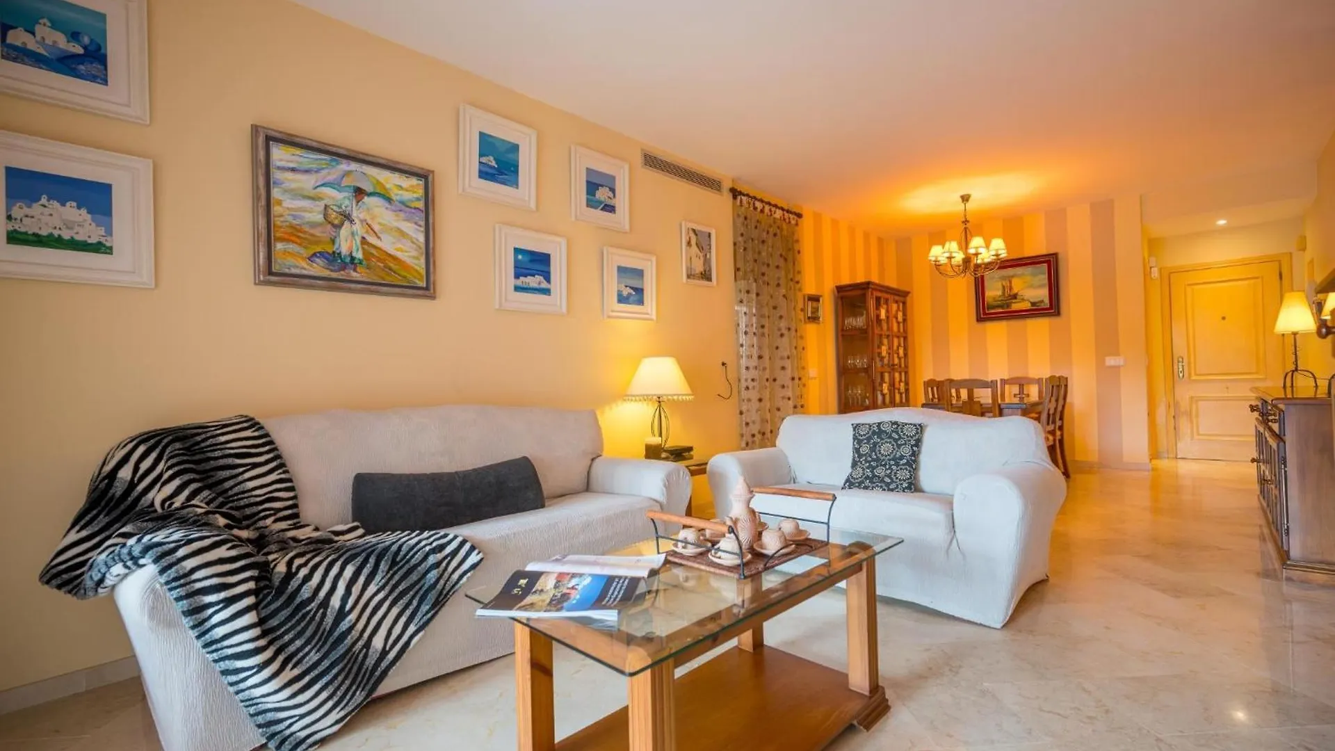 First Level Apartment With Large Terrace Marbella Spain