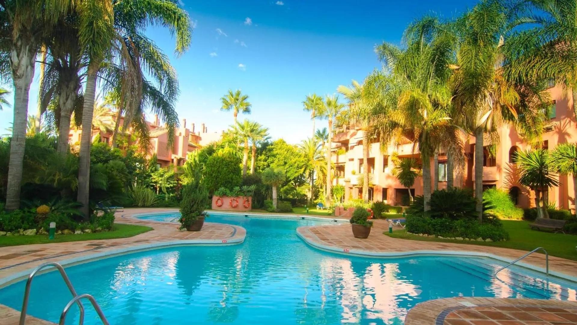 First Level Apartment With Large Terrace Marbella