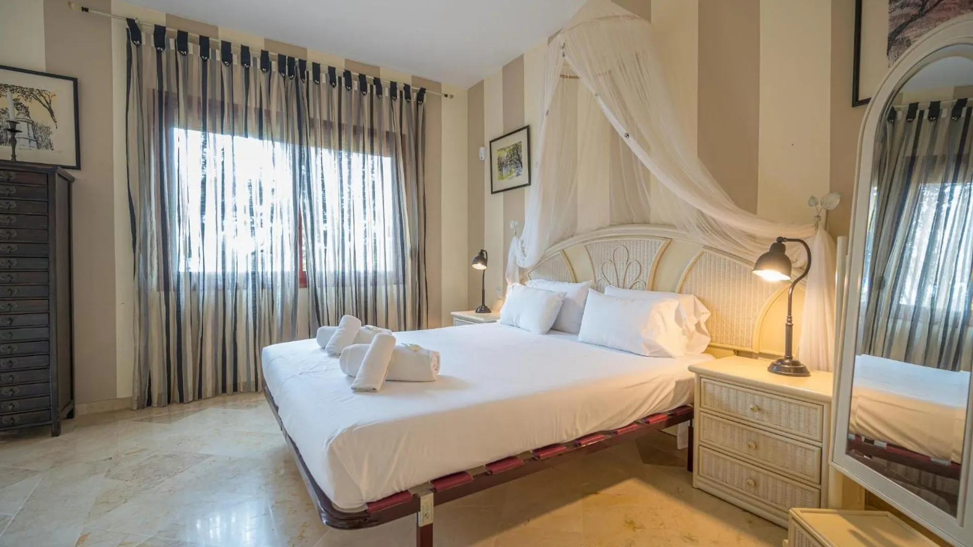 First Level Apartment With Large Terrace Marbella Spain