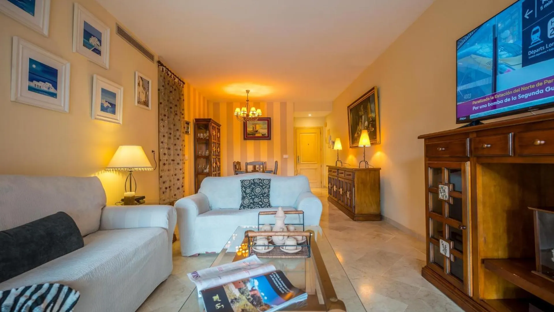 First Level Apartment With Large Terrace Marbella 0*,